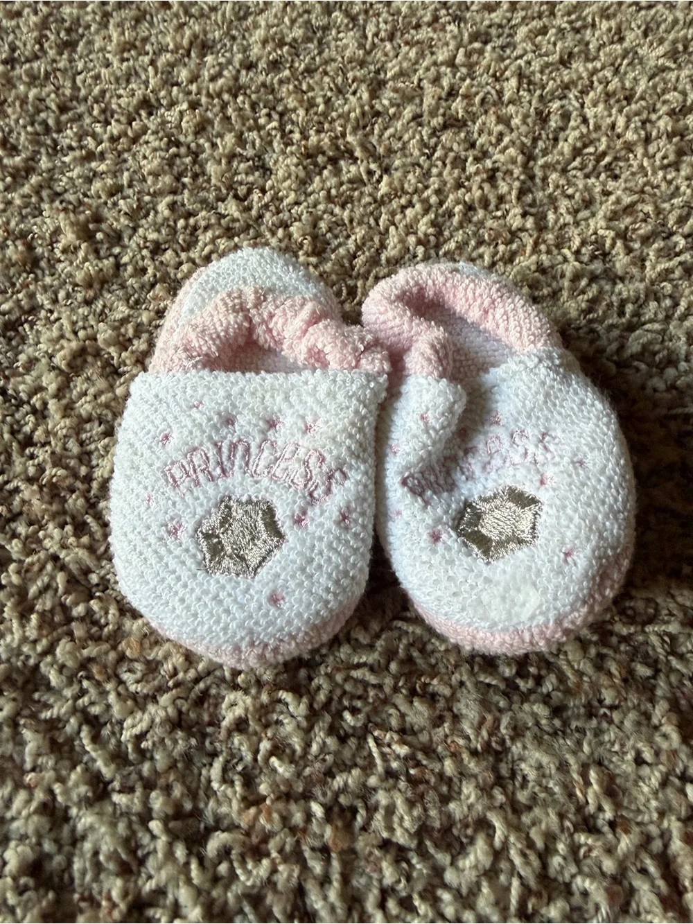 0-6 month girl baby 10p bundle caps, new mitten pair, baby shoes/ booties, socks